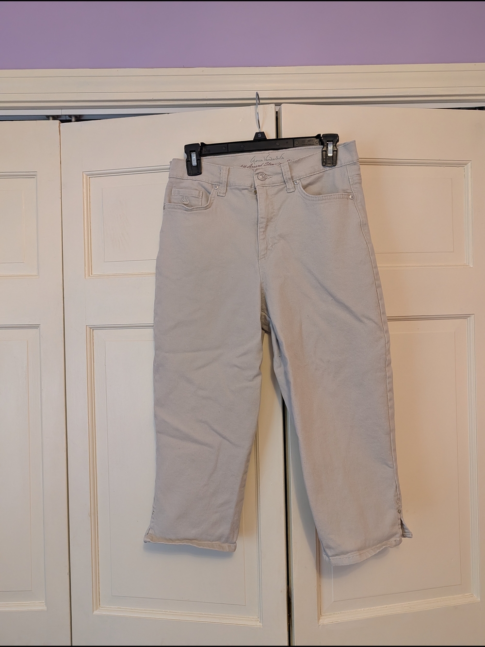 Gloria Vanderbilt Cropped Slimming Capris